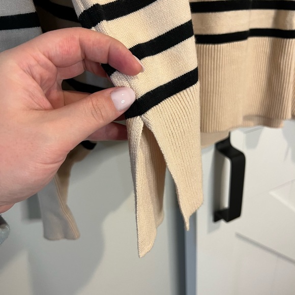 Crewneck beige sweater with black stripes - Picture 4 of 6